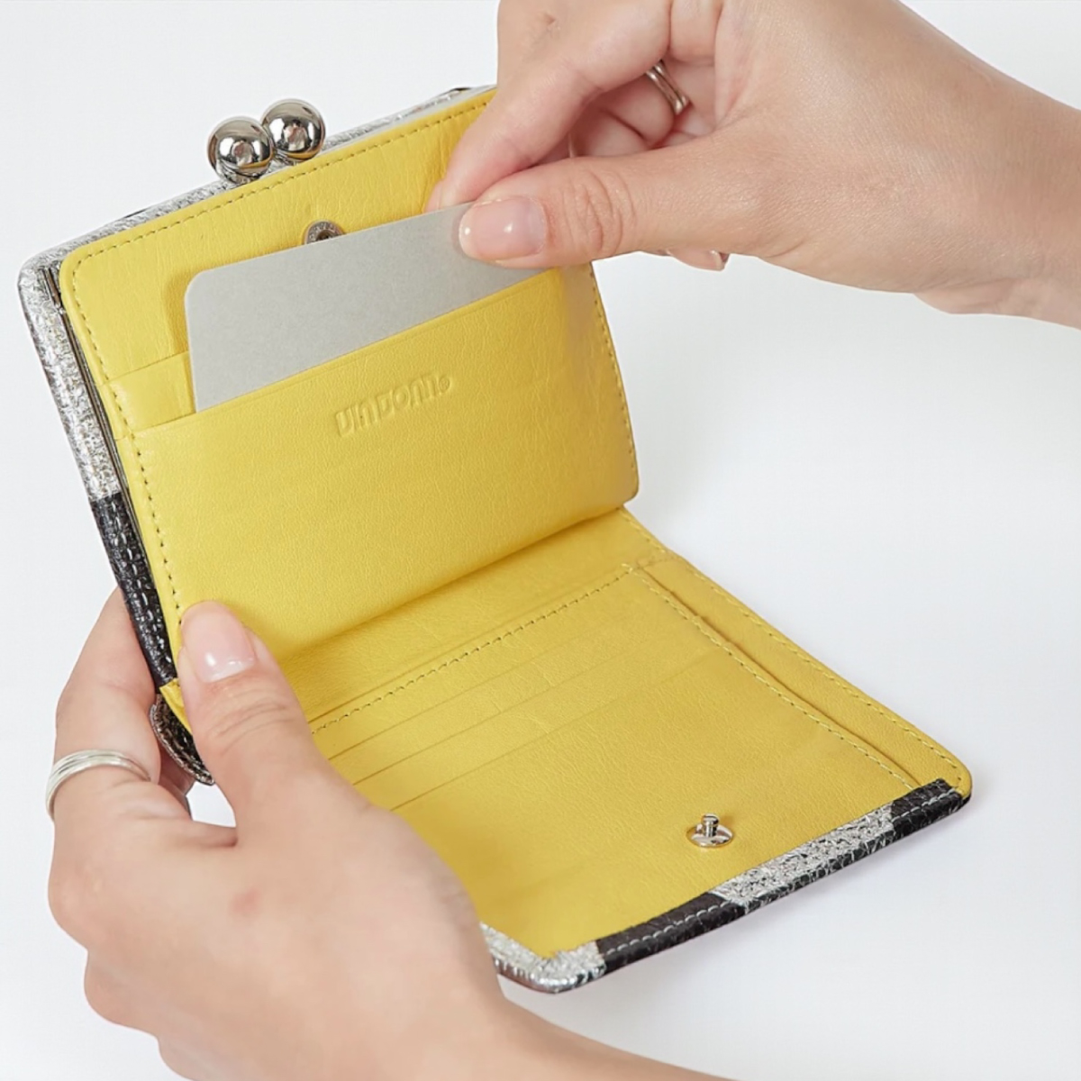 VIA DOAN(ヴィアドアン)がま口二つ折りミニ財布ROCO ロコ　562画像5